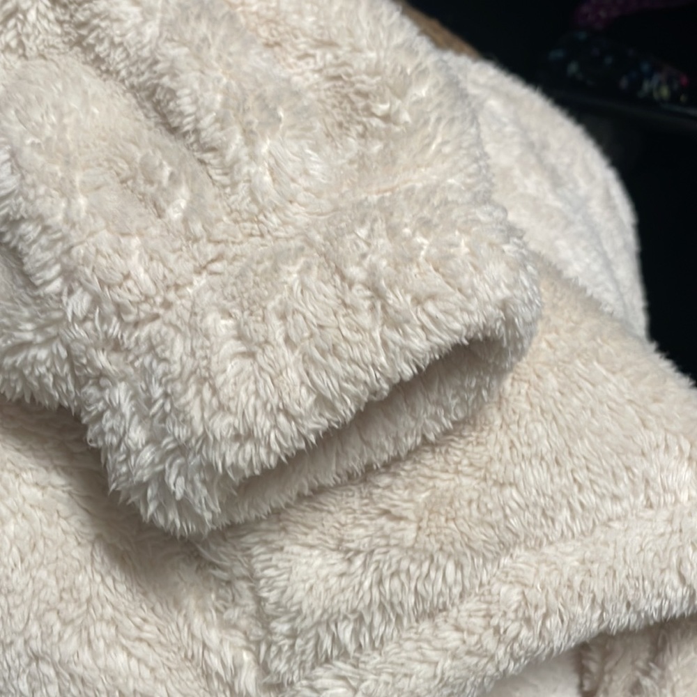 Fuzzy pullover - Picture 4 of 4
